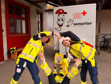 Teamwork bedeutet manchmal auch, gemeinsam die Kurve zu kriegen.💛
Bereit für den Einsatz – mit Kompetenz, Zusammenhalt und einer Portion Humor.
#Samariter #Teamwork #ErsteHilfe #MitHerzDabei“